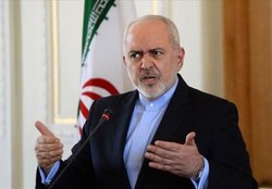 با تمام قدرت در برابر تحریم‌های دشمن ایستاده‌ایم