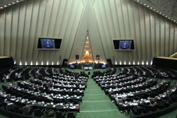 دادگاه ۲ نماینده متخلف باید علنی باشد