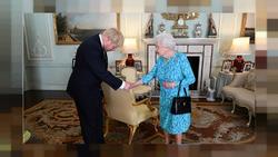 جانسون با توپ ملکه مجلس را بست