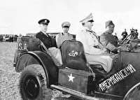 شاه در فاصله انفعال و سرکوبگری