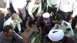 غبار روبی و عطر افشانی مزارشهدا در اسلامشهر