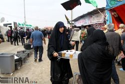 بانوان موکب‌دار یادآور پرستاری زینب از یاران امام (ع)