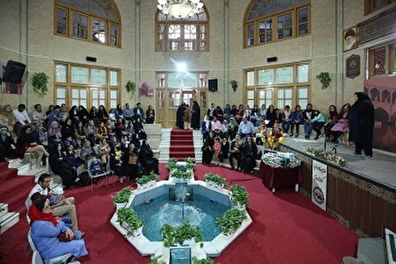 اُنس گرفتن نوجوانان با شعر و ادب در مدرسه ادبیات