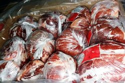 عرضه گوشت‌های وارداتی در حال انقضای تاریخ مصرف با دستور تنظیم بازار