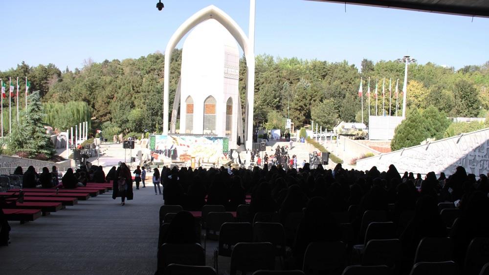 گزارش تصویری از &laquo;همایش پیاده روی خواهران بسیجی&raquo; در موزه انقلاب اسلامی و دفاع مقدس