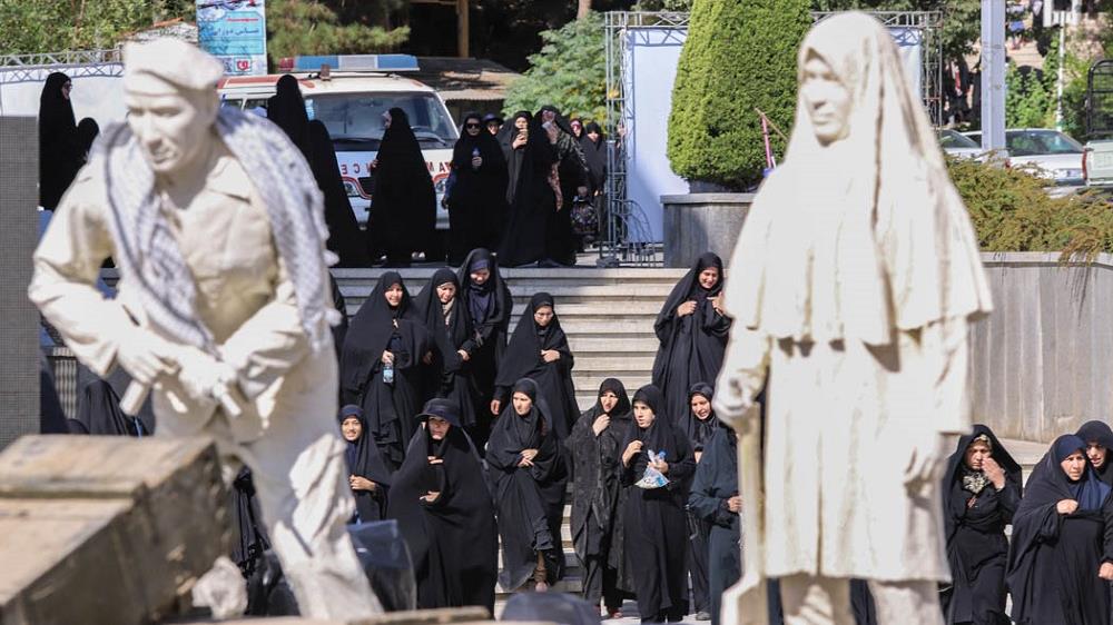 گزارش تصویری از &laquo;همایش پیاده روی خواهران بسیجی&raquo; در موزه انقلاب اسلامی و دفاع مقدس