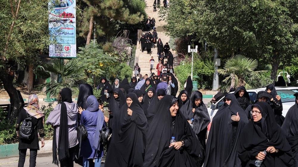 گزارش تصویری از &laquo;همایش پیاده روی خواهران بسیجی&raquo; در موزه انقلاب اسلامی و دفاع مقدس