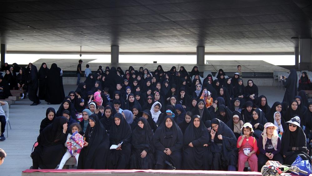 گزارش تصویری از &laquo;همایش پیاده روی خواهران بسیجی&raquo; در موزه انقلاب اسلامی و دفاع مقدس