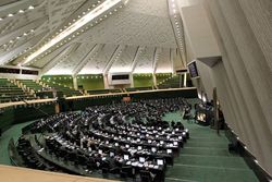 مصوبات اقتصادی مجلس هزینه‌تراشی است نه پیکرتراشی!