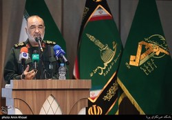 ملت ایران عملیات روانی دشمن را مچاله کرده است
