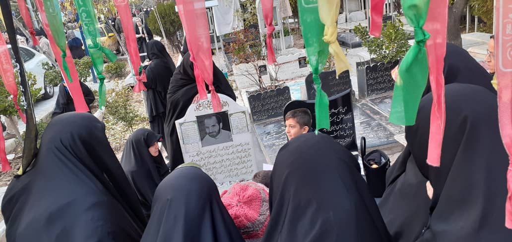غبارروبی مزار شهدا در بهشت&zwnj;زهرا