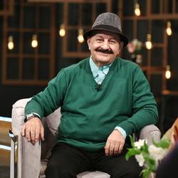 مافیای بازیگری یک عده را جمع کرده و به آن‌ها سفارش بازی می‌دهد
