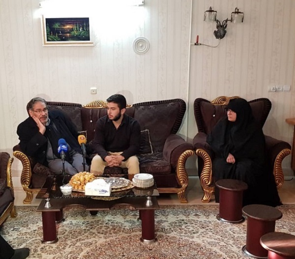 دیدار شمخانی با خانوادههای برخی جانباختگان حوادث اخیر دیدار شمخانی با خانوادههای برخی جانباختگان حوادث اخیر