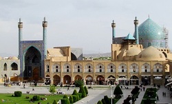 اگر مساجد به درستی فعال باشند مشکلات فرهنگی و اقتصادی برطرف می‌شود