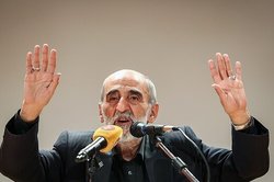 حسین شریعتمداری: باید عاجزانه از خدا خواست که ترامپ کرونا نگیرد