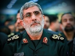 ز قاآنی مجو آیین تقوا را !