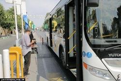 اتوبوس‌هایی که برای تزیین ایستگاه‌ها استفاده می‌شوند