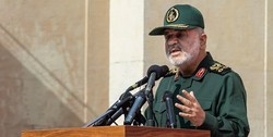 دشمن بر «قائمه» نظام یعنی رهبر انقلاب متمرکز شده و هرچه ایشان بگویند جنجال راه می‌اندازند