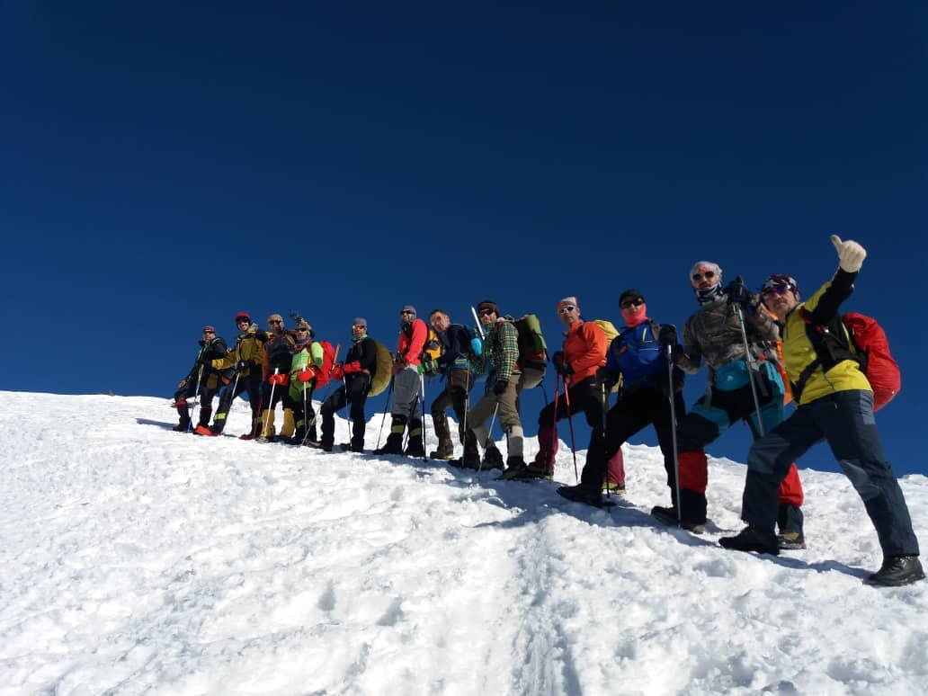 صعود کوهنوردان تیم واکنش سریع ارتش به قله ۴۰۵۰ کهار