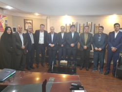 اسلامیان: می‌خواهند سلبریتی شوند!