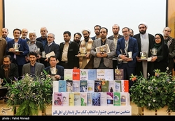 مکتب سردار سلیمانی کار ویژه پاسداران اهل قلم است