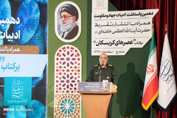ملت ایران با نگاه به رهبری خطا نمی‌کند