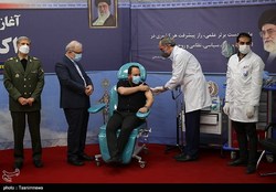 آغاز فرایند تولید چهارمین واکسن ایرانی با تزریق به فرزند شهید فخری‌زاده