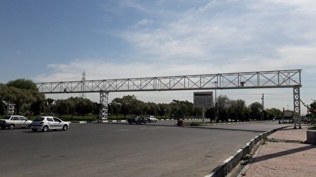 نصب عرشه طولانی ترین پل عابر پیاده اسلامشهر در میدان الغدیر
