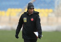 گل‌محمدی: جذب بازیکن خارجی از سوی دیگر تیم‌ها عادلانه نیست