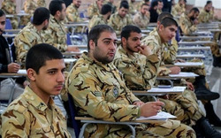 دانشگاه با لباس رزم