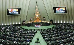 شعار «مرگ بر آمریکا» در صحن مجلس طنین‌انداز شد