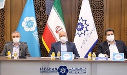 سیاست های ارزی و تجاری کشور متناسب با شعار سال نیست