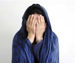 زن رمال به تور پلیس افتاد