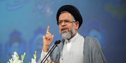 منطق آمریکا زور است/ در برابر دشمن نباید عقب‌نشینی کرد