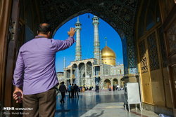 حرم آغوش گشود