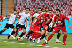 پرسپولیس با حسادت‌ها قهرمان می‌شود/ نمی‌توان فوتبال را تعلیق کرد