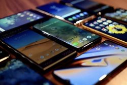 واکنش بازار موبایل به ممنوعیت واردات گوشی‌های لوکس/ قیمت‌ها پرواز کردند