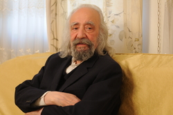 مصدق مانع از محاکمه و مصادره اموال قوام شد