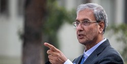 ربیعی: پیش‌فروش نفت یکی از طرح‌های گشایش اقتصادی دولت است