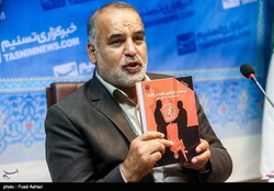 همه دارایی نفاق پشت یک خاکریز زمینگیر شده بود