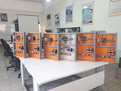 یک سری تابلوی آموزشی plc siemens  و هفت سری تابلوی آموزشی لوگو