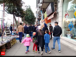 بازار و بیمارستان پر از جمعیت،اما این کجا و آن کجا