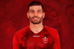 اولین بازیکن فصل جدید پرسپولیس قراردادش را امضا کرد