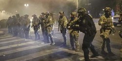 پلیس آمریکا ۲۷ معترض را در پورتلند بازداشت کرد