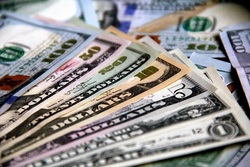 توقف فروش ۲۰۰۰ یورو در سال به هر دارنده کارت ملی