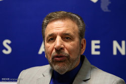 واعظی: «هفت تپه» سیاسی شده است