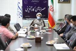 یکی از مهم ترین کارهای معین اقتصادی برطرف کردن موانع و مشکلات داخلی است