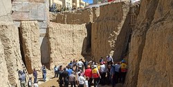 محبوس شدن ۴ نفر به دلیل ریزش آوار در خیابان ابوذر تهران +عکس