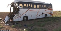 ۲۸ مصدوم و ۲ فوتی در اثر تصادف مینی‌بوس و کامیون
