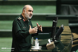 امام دشمن را بیرون کرد، رهبری او را فراری داد